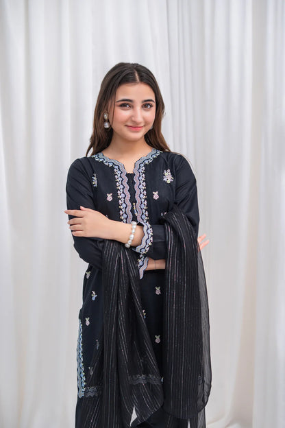 Women's Black Embroidered Lawn Kurta Set 3 Piece T-SFC-S26-012